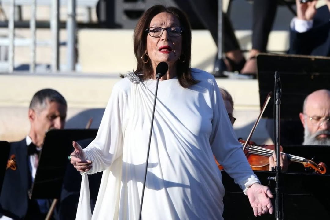 Schlagerlegende Nana Mouskouri kündigt ihren endgültigen Bühnenabschied an