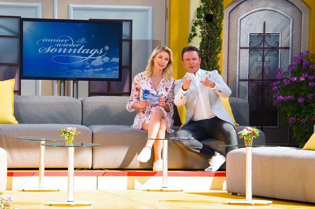 Peinlich oder einfach nur cool? Anna-Carina Woitschack & Stefan Mross heirateten im TV! Viele empfanden die Show als peinlich und andere als…