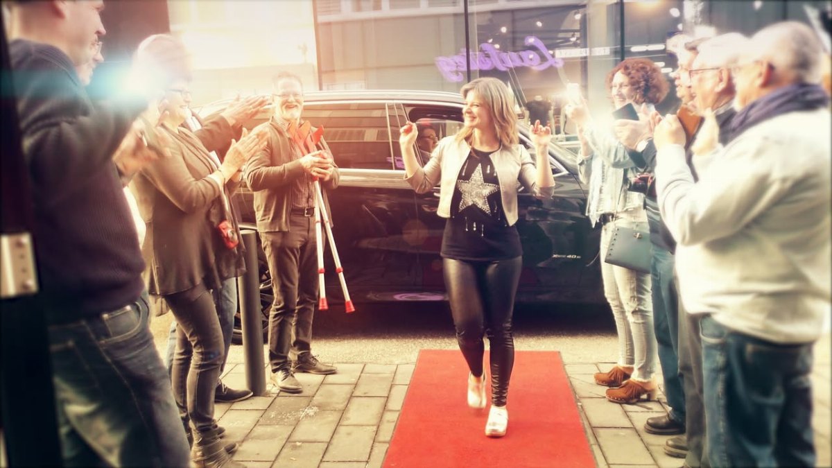 Sie gibt auch in diesen schweren Zeiten wieder Vollgas. Sabrina Stern dreht noch im Dezember ihr neues Musikvideo.