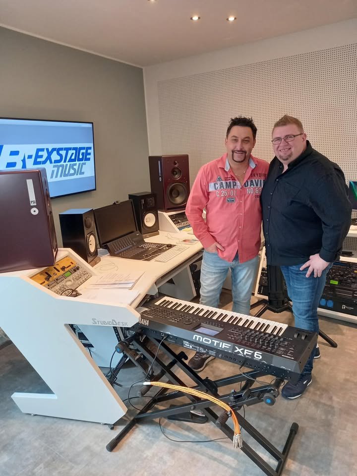 Gerade bleibt Musikerkünstlern nicht viel übrig um ihren Fans etwas zu bieten bzw. sie mit ihrer Musik zu erfreuen, außer im Studio, für die…