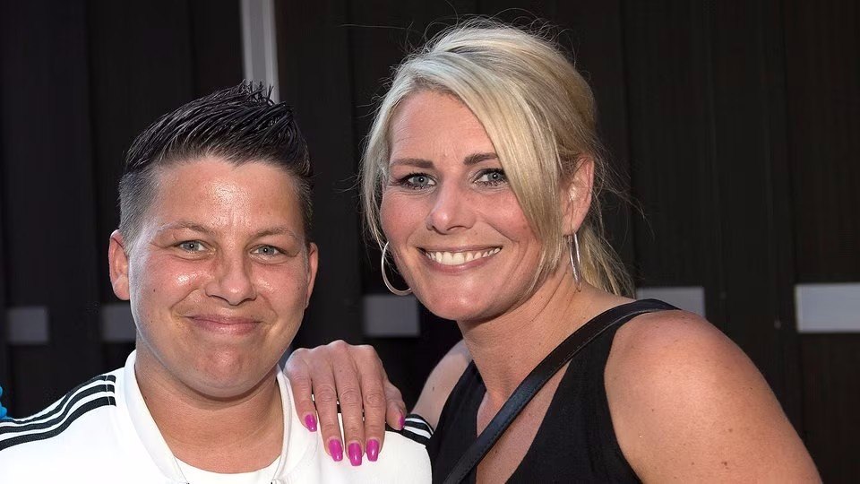 Einen schönen und erholsamen Sonntag wünscht euch Kerstin Ott und ihre Frau Karolina.😃