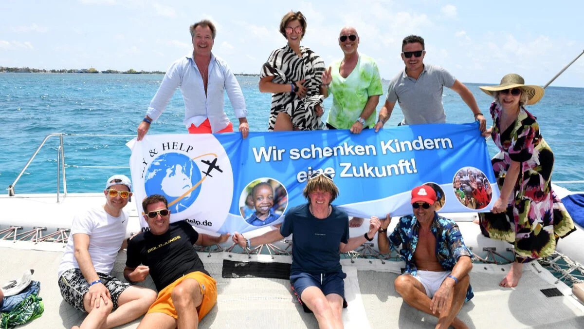 Viele Schlagerstars bei Hilfsorganisation Fly & Help dabei.