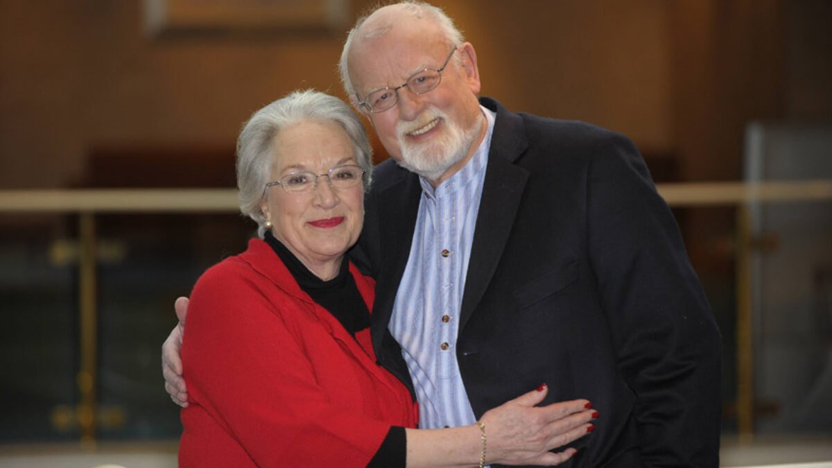 Eine Erfolg- und Ereignisreiche Woche wünschen euch Sänger Roger Whittaker und seine Frau Natalie.😃